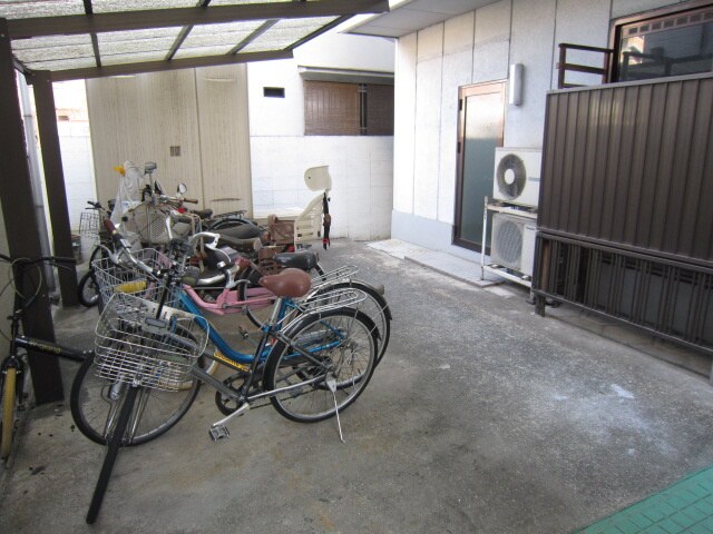 物件外観写真2　(駐輪場)