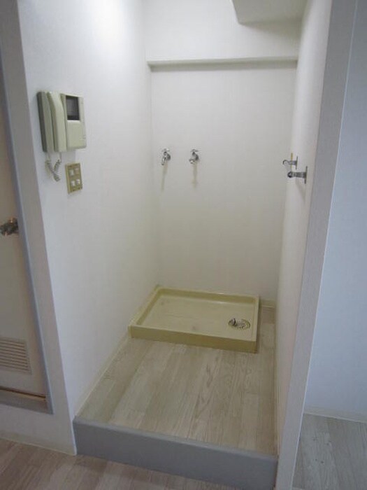 物件内観写真9　(洗濯機置場)