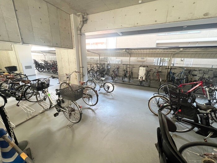 物件外観写真2　(駐輪場)