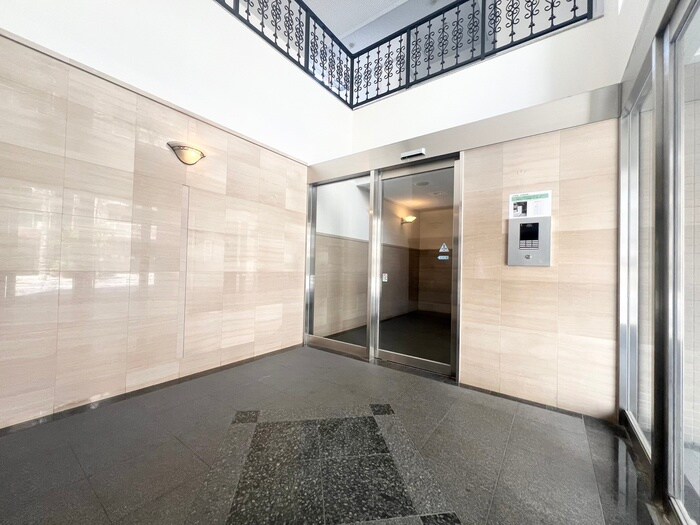 物件外観写真5　(エントランス部分)