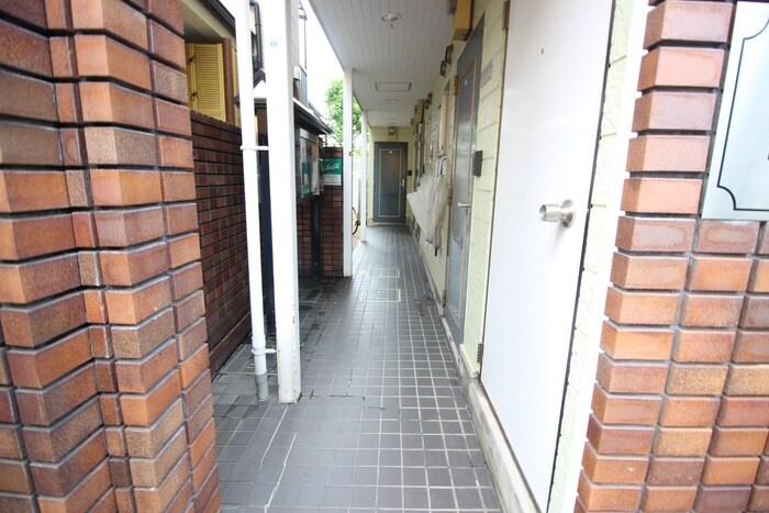 物件外観写真3　(エントランス部分)