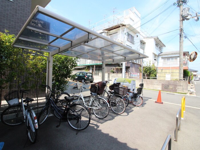 物件外観写真3　(駐輪場)
