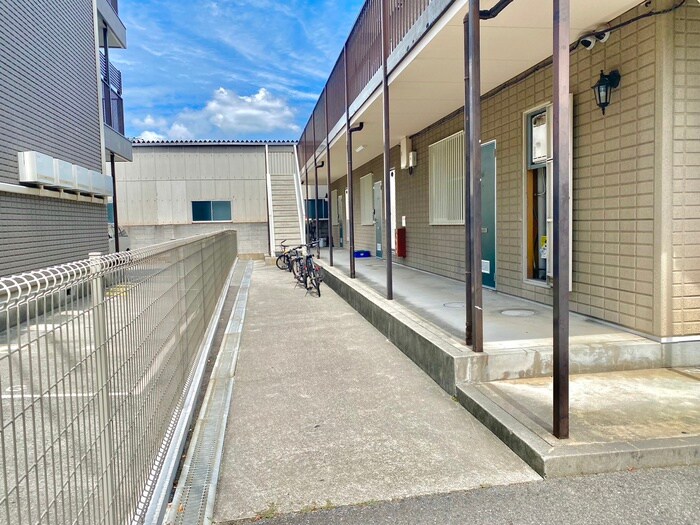物件外観写真2　(エントランス部分)