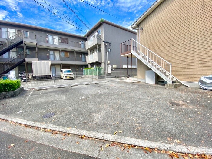 物件外観写真4　(駐車場)