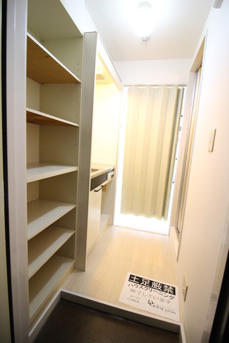 物件内観写真7　(玄関)