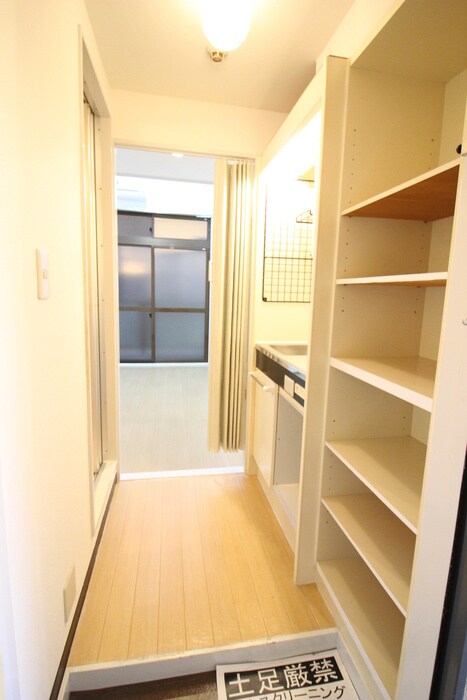 物件内観写真7　(玄関)