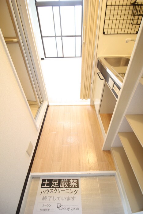 物件内観写真7　(玄関)