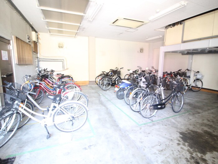 物件外観写真6　(駐輪場)