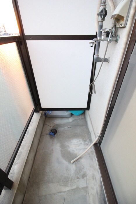 物件内観写真16　(洗濯機置場)