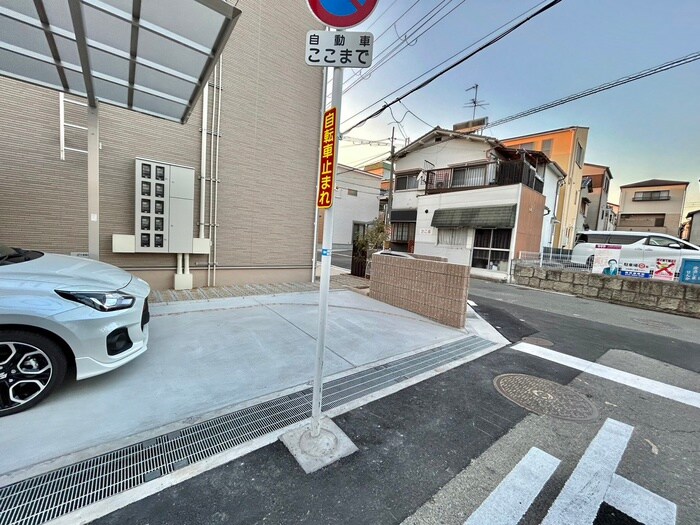 物件外観写真2　(駐車場)