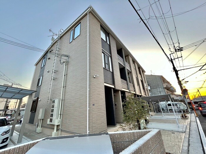 物件外観写真3　(エントランス部分)