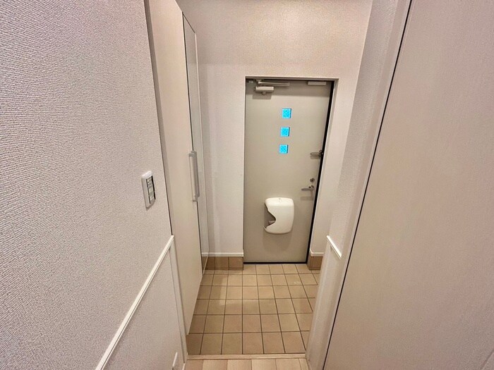 物件内観写真11　(玄関)