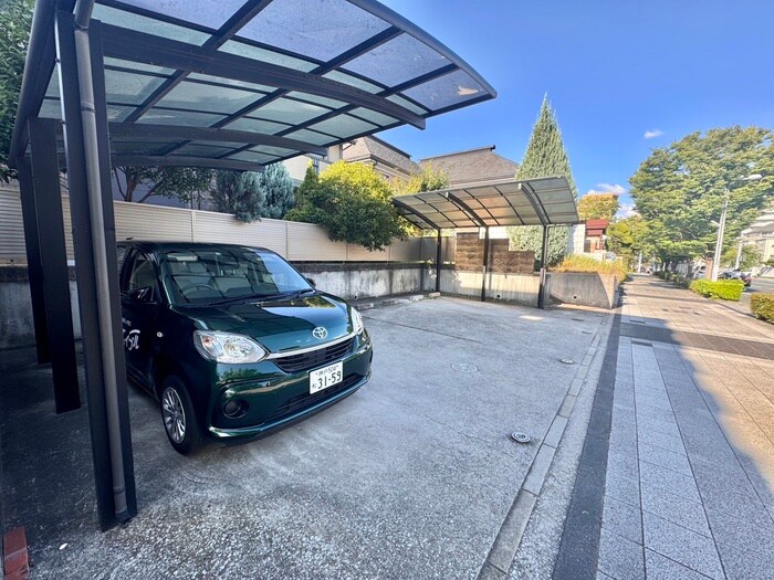 物件外観写真3　(駐車場)