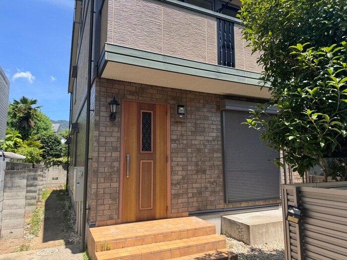 物件外観写真4　(エントランス部分)