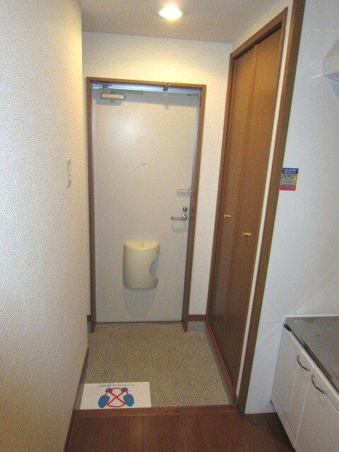 物件内観写真12　(玄関)
