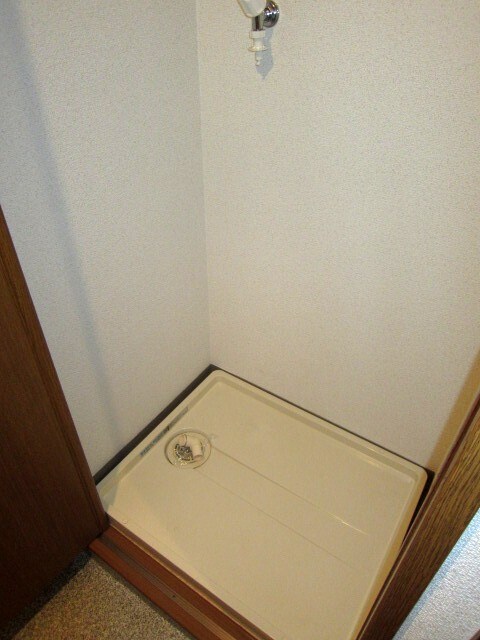 物件内観写真14　(洗濯機置場)