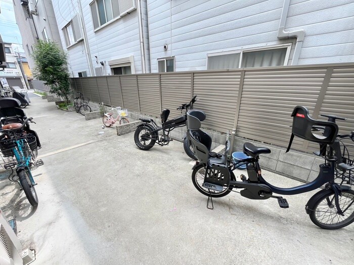 物件外観写真4　(駐輪場)