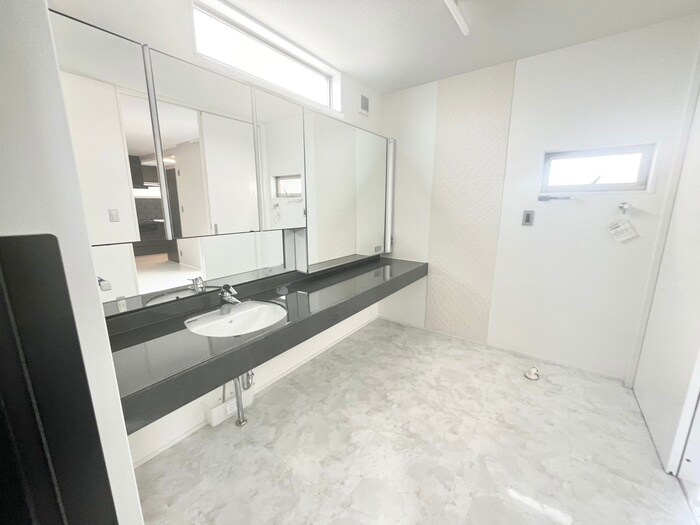 物件内観写真12　(洗面)