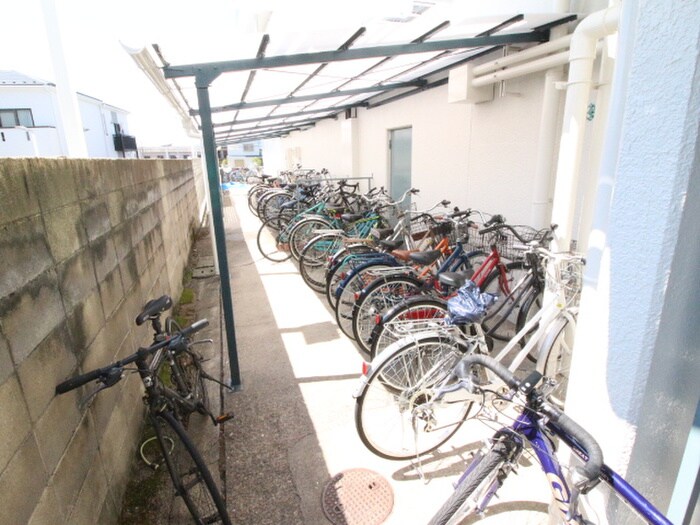 物件外観写真4　(駐輪場)