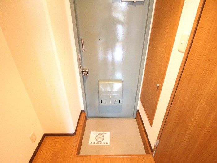 物件内観写真13　(玄関)