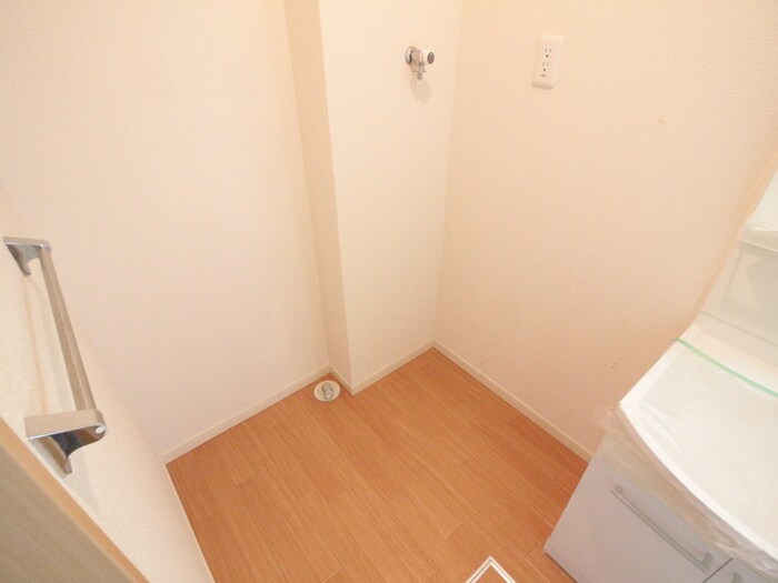 物件内観写真15　(洗濯機置場)