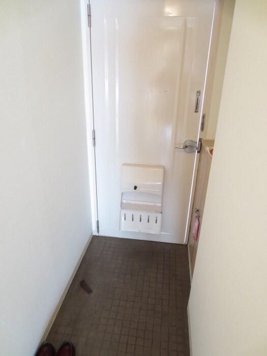 物件内観写真3　(玄関)