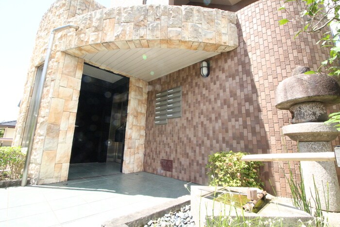 物件外観写真5　(エントランス部分)