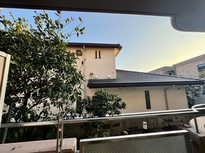 物件内観写真17　(室内からの展望)