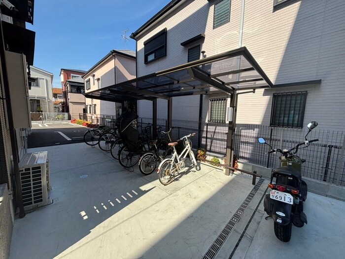 物件外観写真4　(駐輪場)