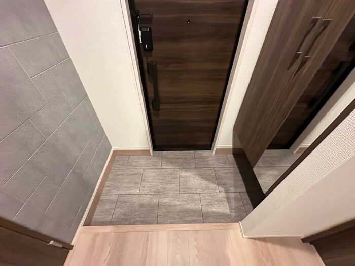 物件内観写真16　(玄関)