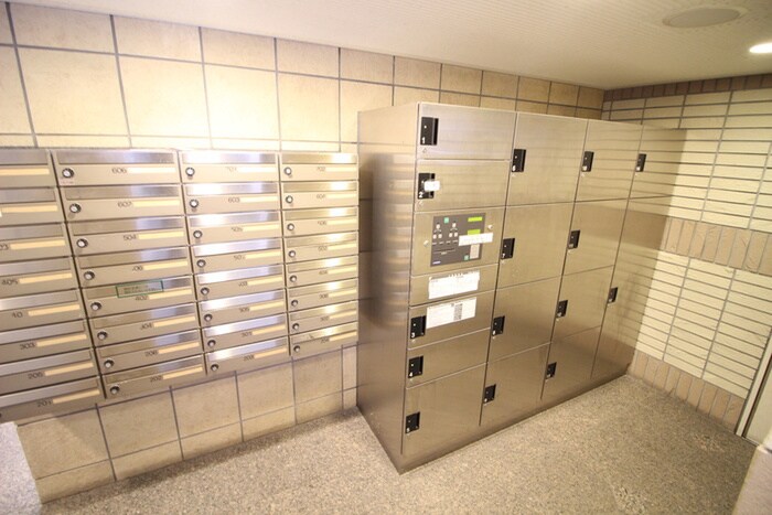 物件外観写真4　(エントランス部分)