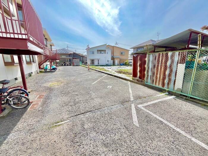 物件外観写真5　(駐車場)