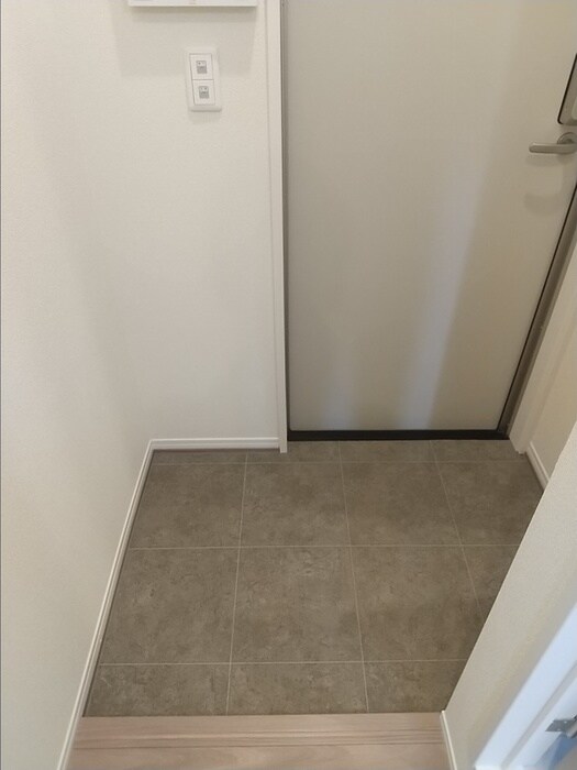 物件内観写真8　(玄関)