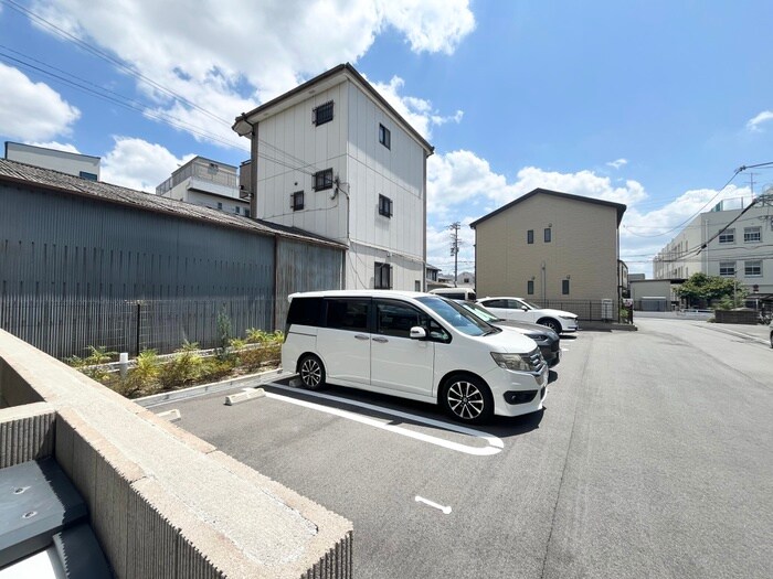 物件外観写真6　(駐車場)