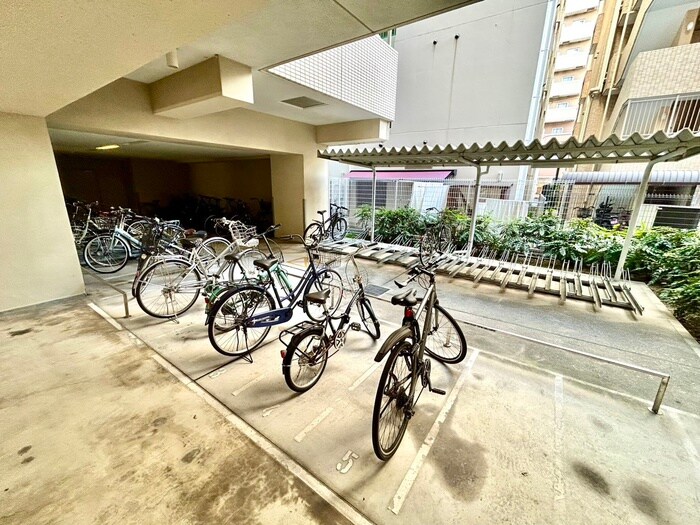 物件外観写真3　(駐輪場)