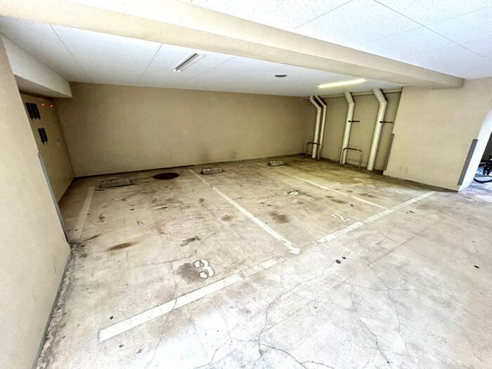 物件外観写真6　(駐車場)