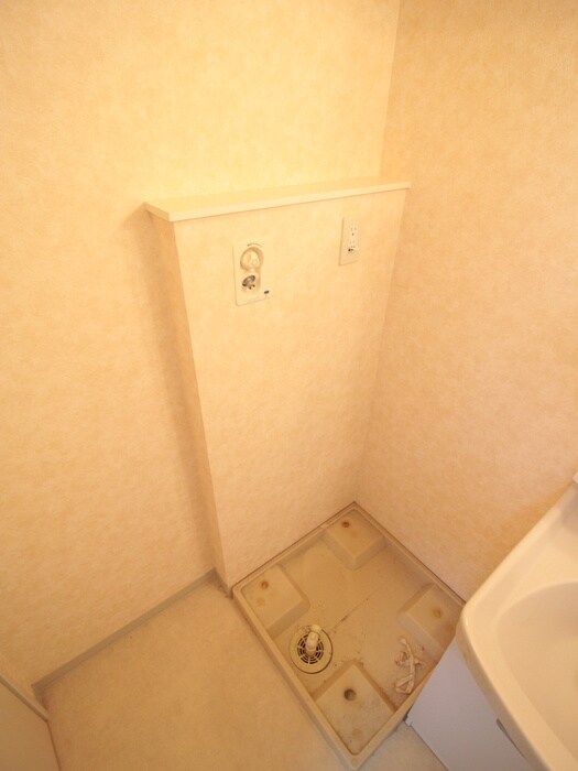 物件内観写真15　(洗濯機置場)