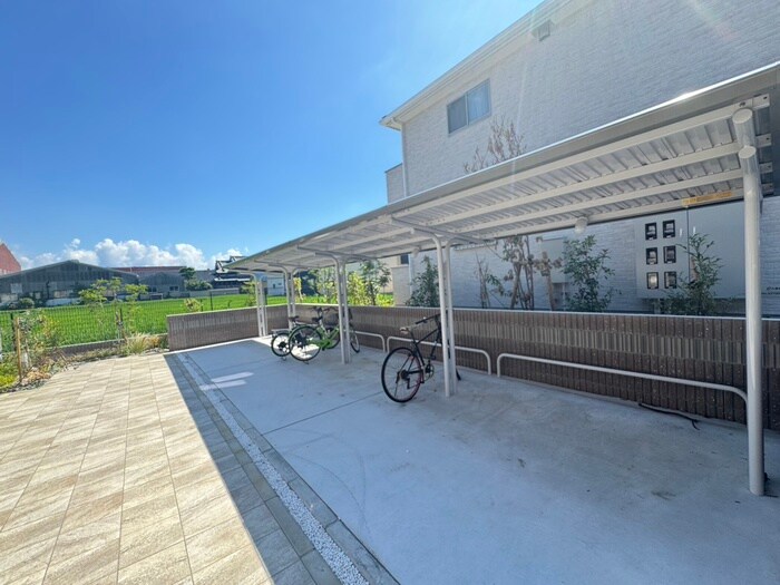 物件外観写真5　(駐輪場)
