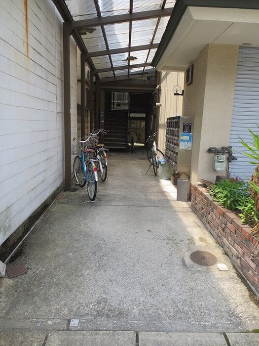 物件外観写真4　(エントランス部分)