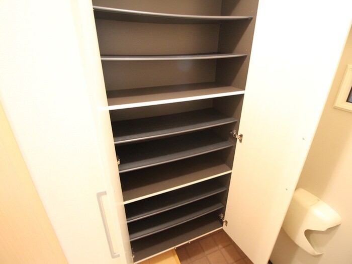 物件内観写真9　(靴箱)