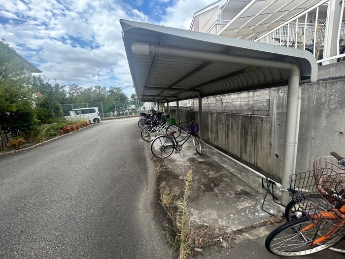 物件外観写真3　(駐輪場)