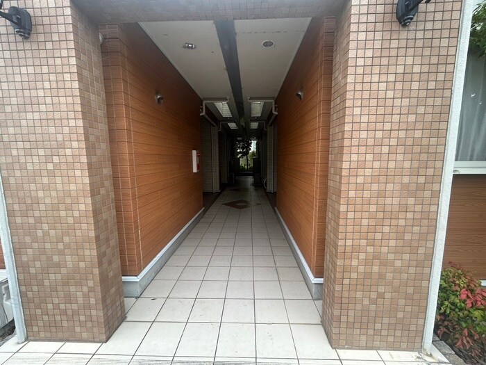 物件外観写真4　(エントランス部分)