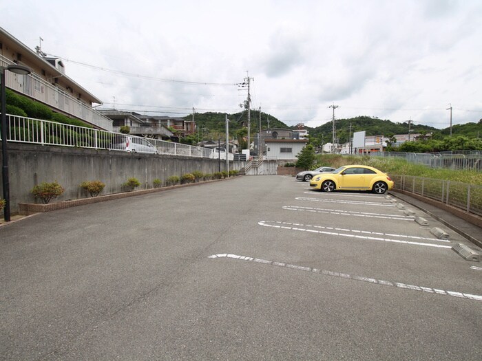 物件外観写真5　(駐車場)