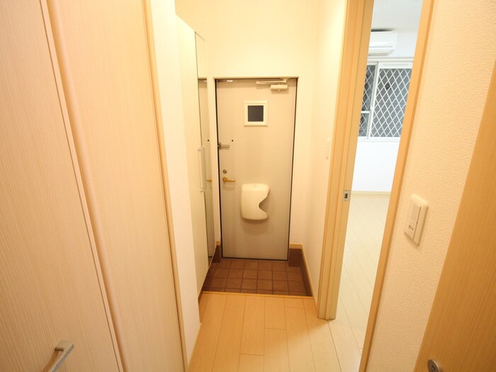 物件内観写真10　(玄関)