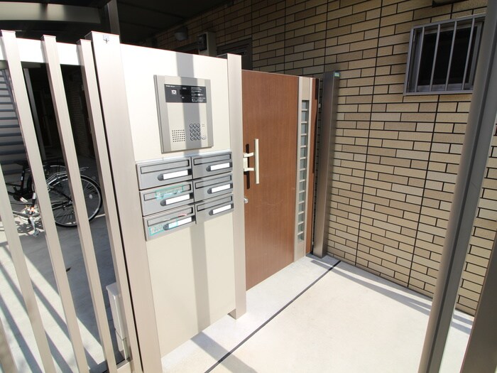 物件外観写真4　(エントランス部分)