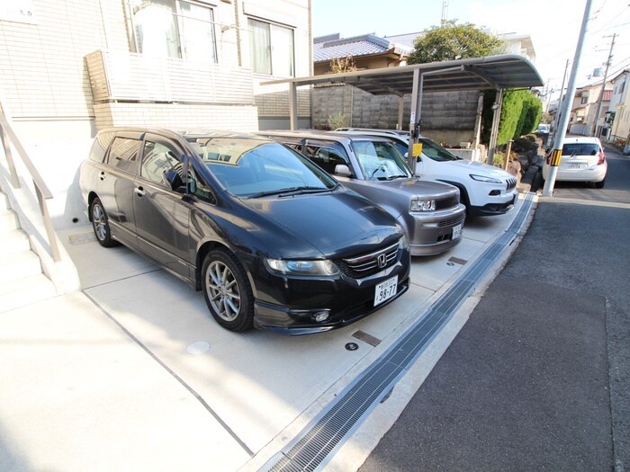 物件外観写真5　(駐車場)