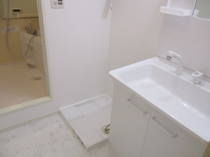 物件内観写真15　(洗濯機置場)