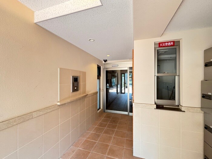 物件外観写真2　(エントランス部分)