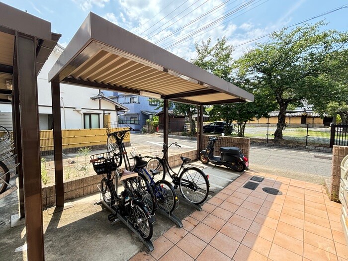 物件外観写真3　(駐輪場)