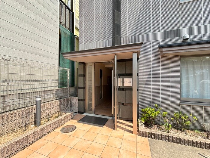 物件外観写真5　(エントランス部分)